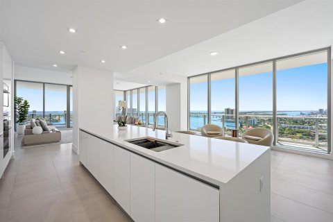 Condo in Lake Park, Florida, 3 bedrooms  № 2146212 - photo 9