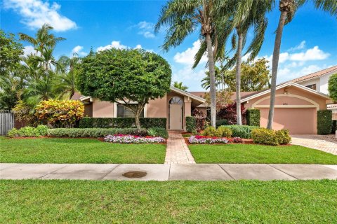 Дом в Майами, Флорида 4 спальни, 261.15м2 № 2048868