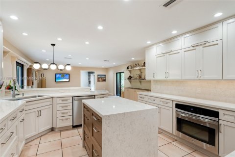 Купить виллу или дом в Майами, Флорида 4 спальни, 261.15м2, № 2048868 - фото 4