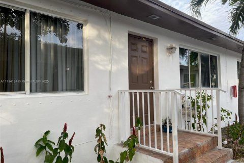 Propiedad comercial en venta en Miami, Florida, 338.16 m2 № 2055142 - foto 5