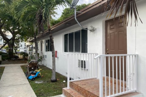 Propiedad comercial en venta en Miami, Florida, 338.16 m2 № 2055142 - foto 8