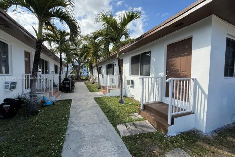 Propiedad comercial en venta en Miami, Florida, 338.16 m2 № 2055142 - foto 9
