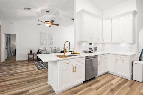 Casa en alquiler en Tarpon Springs, Florida, 3 dormitorios, 155.43 m2 № 1901563 - foto 14
