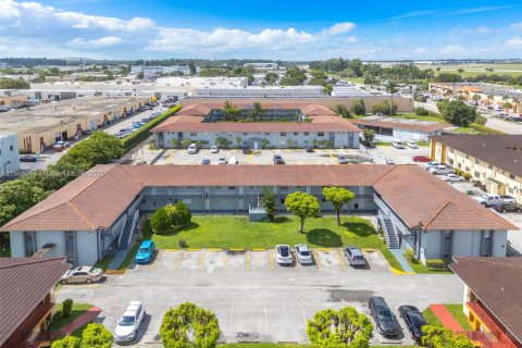 Condo in Opa-locka, Florida, 2 bedrooms № 2077484