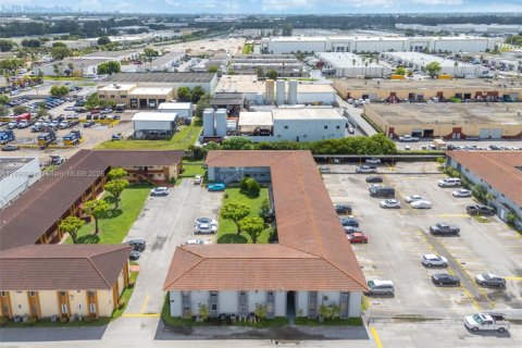 Condo in Opa-locka, Florida, 2 bedrooms № 2077484 - photo 19