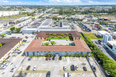 Condo in Opa-locka, Florida, 2 bedrooms № 2077484 - photo 21