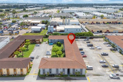 Condo in Opa-locka, Florida, 2 bedrooms № 2077484 - photo 18