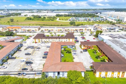 Condo in Opa-locka, Florida, 2 bedrooms № 2077484 - photo 23
