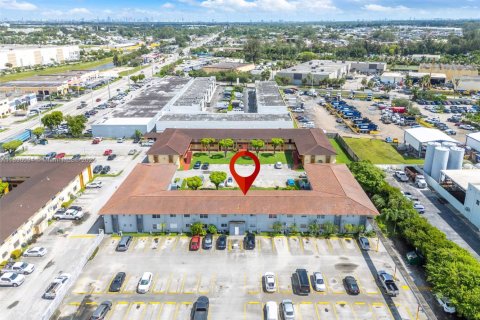 Condo in Opa-locka, Florida, 2 bedrooms № 2077484 - photo 20