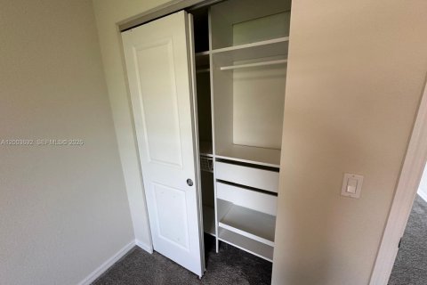 Townhouse in Lauderdale Lakes, Florida 3 bedrooms, 243.96 sq.m. № 2068528 - photo 12