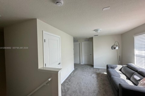 Townhouse in Lauderdale Lakes, Florida 3 bedrooms, 243.96 sq.m. № 2068528 - photo 6