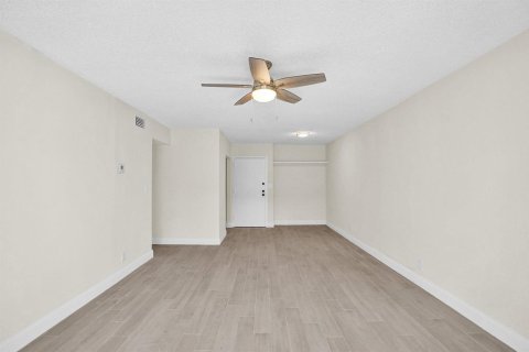 Condo in Oakland Park, Florida, 2 bedrooms  № 2082592 - photo 25