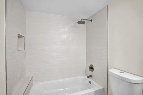 Condo in Oakland Park, Florida, 2 bedrooms  № 2082592 - photo 20