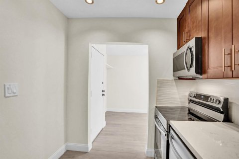 Condo in Oakland Park, Florida, 2 bedrooms  № 2082592 - photo 7