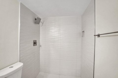 Condo in Oakland Park, Florida, 2 bedrooms  № 2082592 - photo 10