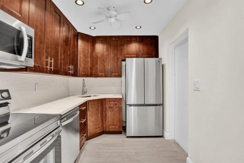 Condo in Oakland Park, Florida, 2 bedrooms  № 2082592 - photo 3