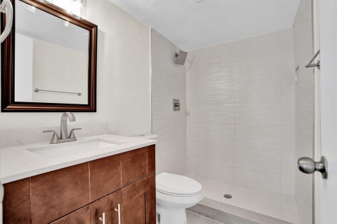Condo in Oakland Park, Florida, 2 bedrooms  № 2082592 - photo 9