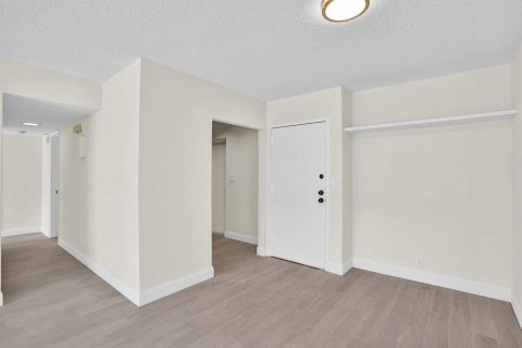 Condo in Oakland Park, Florida, 2 bedrooms  № 2082592 - photo 28