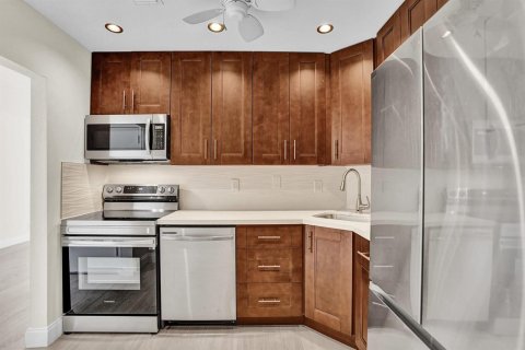 Condo in Oakland Park, Florida, 2 bedrooms  № 2082592 - photo 4