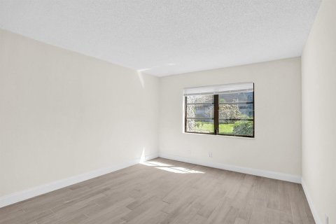 Condo in Oakland Park, Florida, 2 bedrooms  № 2082592 - photo 11