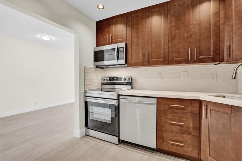 Condo in Oakland Park, Florida, 2 bedrooms  № 2082592 - photo 5
