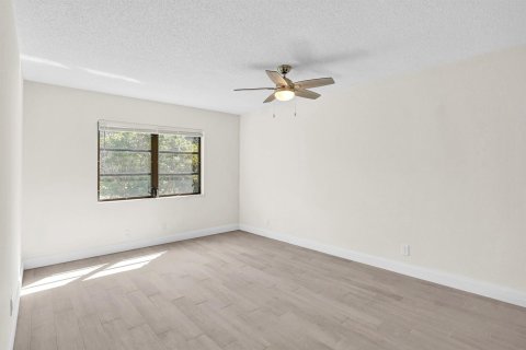 Condo in Oakland Park, Florida, 2 bedrooms  № 2082592 - photo 14