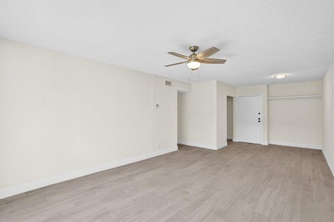 Condo in Oakland Park, Florida, 2 bedrooms  № 2082592 - photo 24