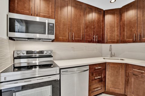 Condo in Oakland Park, Florida, 2 bedrooms  № 2082592 - photo 2