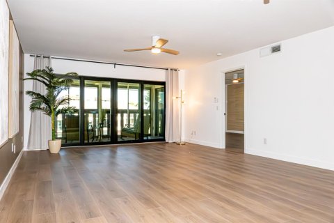 Condo in Stuart, Florida, 2 bedrooms  № 2083635 - photo 21