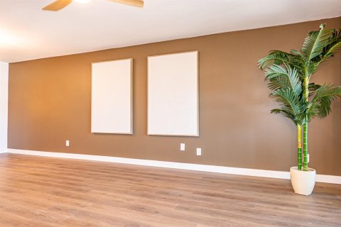Condo in Stuart, Florida, 2 bedrooms  № 2083635 - photo 18
