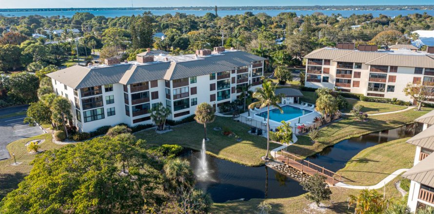 Condo in Stuart, Florida, 2 bedrooms  № 2083635