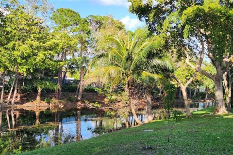 Condo in Deerfield Beach, Florida, 1 bedroom  № 2053282 - photo 14