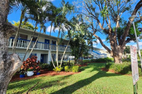 Condo in Deerfield Beach, Florida, 1 bedroom  № 2053282 - photo 12