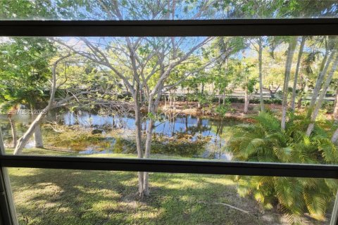 Condo in Deerfield Beach, Florida, 1 bedroom  № 2053282 - photo 11