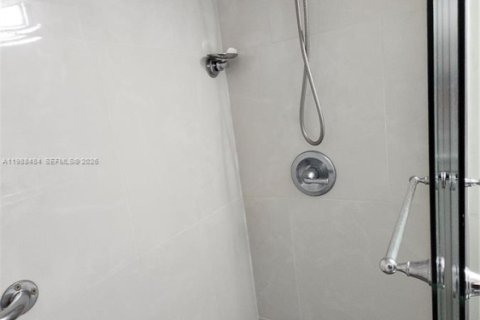 Condo in Deerfield Beach, Florida, 1 bedroom  № 2053282 - photo 9
