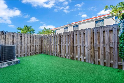 Снять в аренду таунхаус в Майами, Флорида 3 спальни, 122.63м2, № 2021980 - фото 15