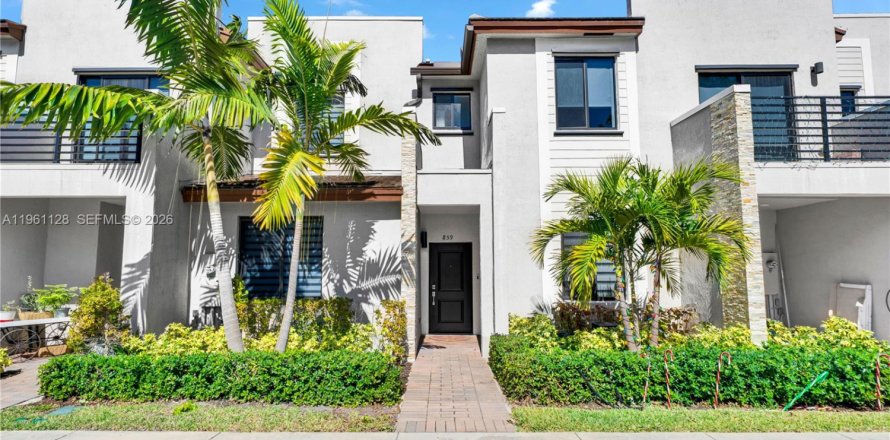 Таунхаус в Майами, Флорида 3 спальни, 122.63м2 № 2021980