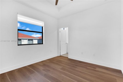 Снять в аренду таунхаус в Майами, Флорида 3 спальни, 122.63м2, № 2021980 - фото 22