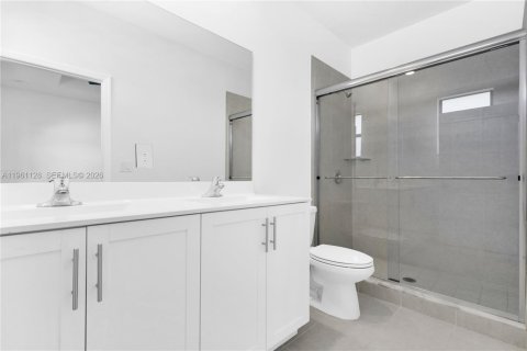 Снять в аренду таунхаус в Майами, Флорида 3 спальни, 122.63м2, № 2021980 - фото 25