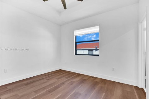 Снять в аренду таунхаус в Майами, Флорида 3 спальни, 122.63м2, № 2021980 - фото 21