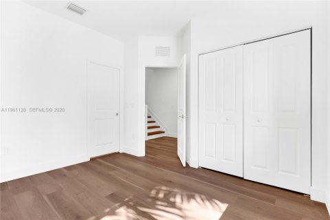 Снять в аренду таунхаус в Майами, Флорида 3 спальни, 122.63м2, № 2021980 - фото 8