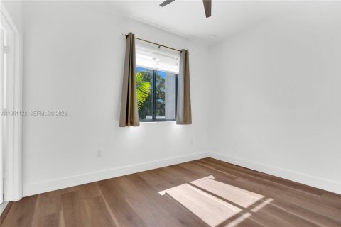 Снять в аренду таунхаус в Майами, Флорида 3 спальни, 122.63м2, № 2021980 - фото 28