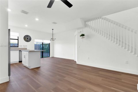 Снять в аренду таунхаус в Майами, Флорида 3 спальни, 122.63м2, № 2021980 - фото 19