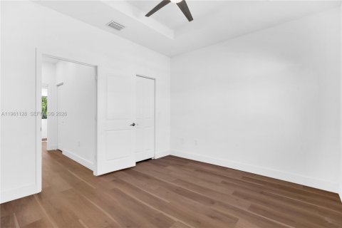 Снять в аренду таунхаус в Майами, Флорида 3 спальни, 122.63м2, № 2021980 - фото 23