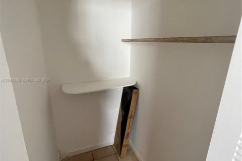 Immobilier commercial à louer à Miami, Floride: 1 chambre, 195 m2 № 2180196 - photo 5