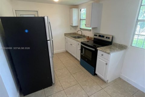 Immobilier commercial à Miami, Floride 1 chambre, 195 m2 № 2180196