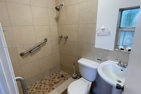 Immobilier commercial à louer à Miami, Floride: 1 chambre, 195 m2 № 2180196 - photo 6