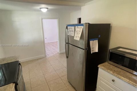 Immobilier commercial à louer à Miami, Floride: 1 chambre, 195 m2 № 2180196 - photo 3