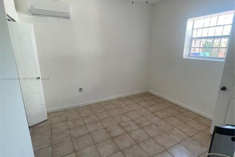 Immobilier commercial à louer à Miami, Floride: 1 chambre, 195 m2 № 2180196 - photo 4