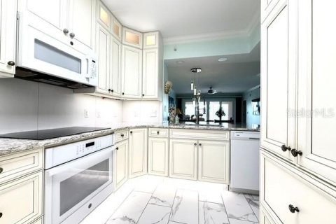 Condo in North Redington Beach, Florida, 2 bedrooms  № 2231526 - photo 15